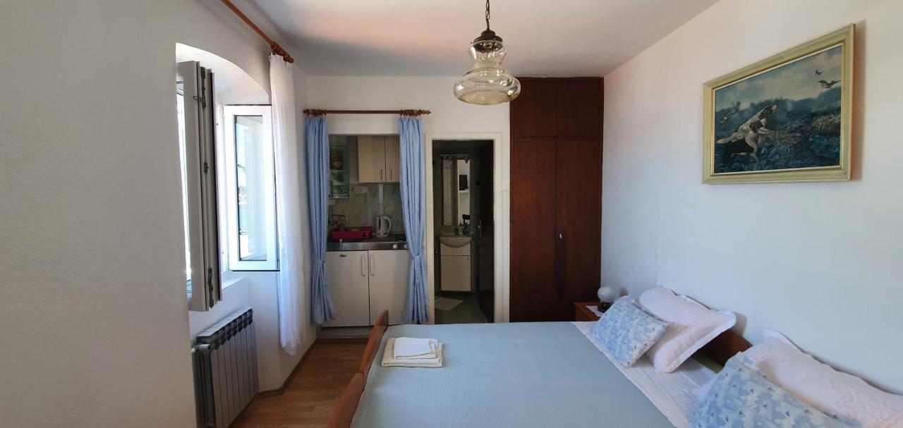 Apartments Juric - 1 A Studio Apartment With A View Hvar Town Exterior foto